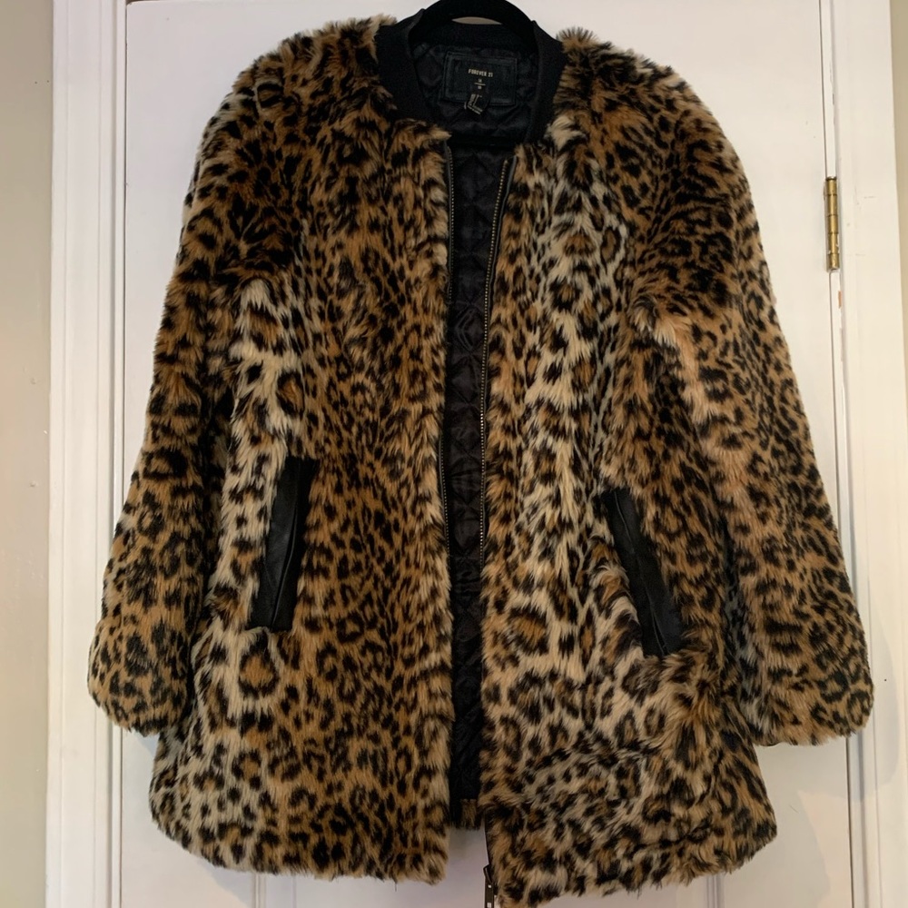 F21 Cheetah Faux Fur Jacket with PU Details Sz L